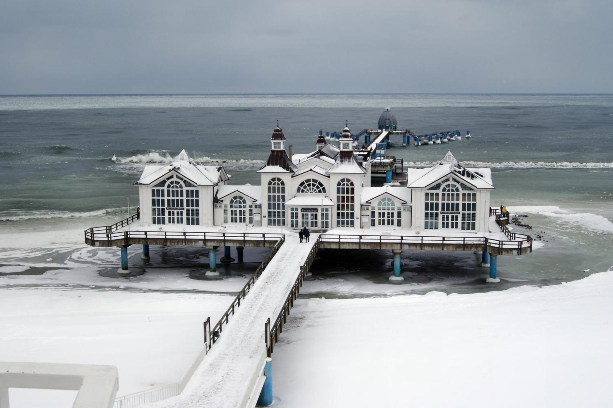 Ferienhaus Kress Links Sellin  Luaran gambar